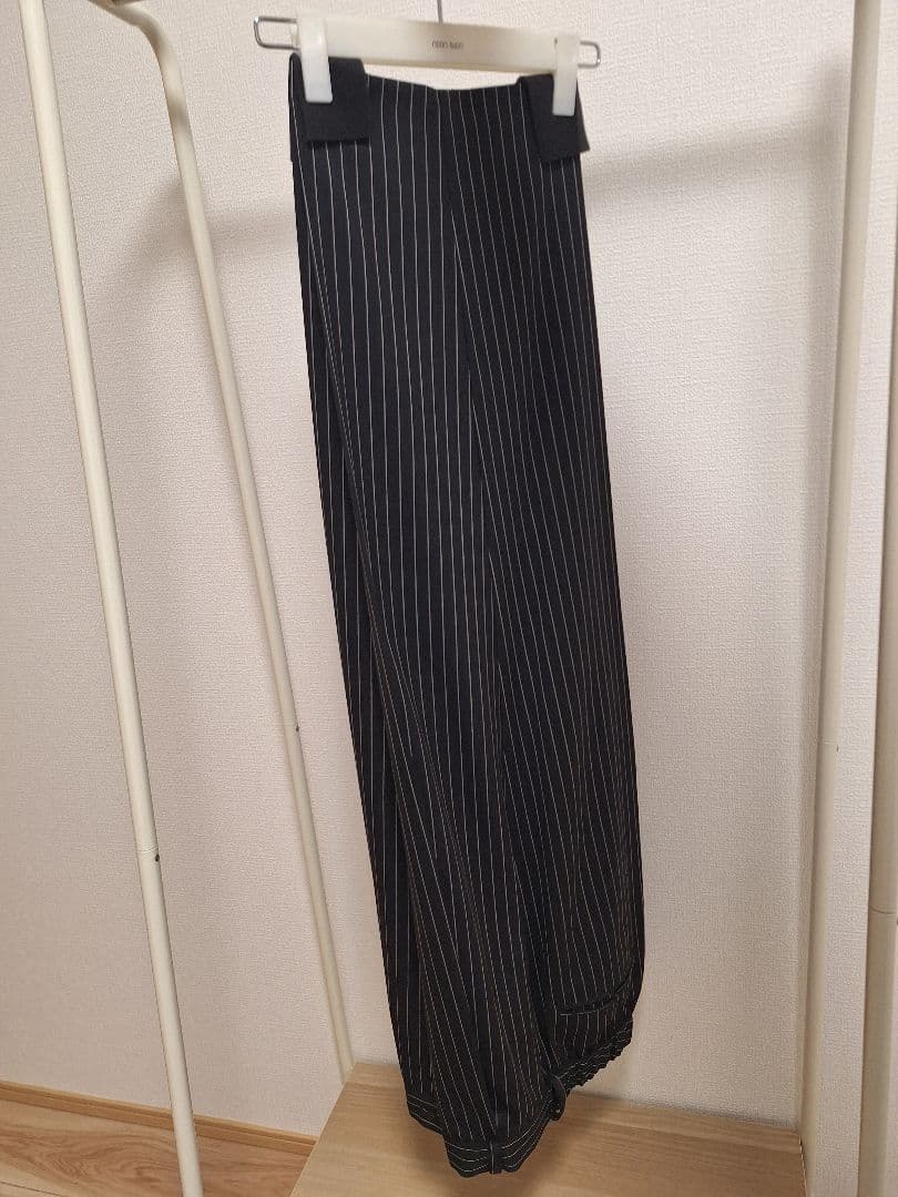 ストライプ柄リラックスフィットスラックス