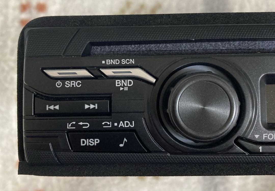 カーオーディオ　CDデッキ　　Bluetooth （24V)