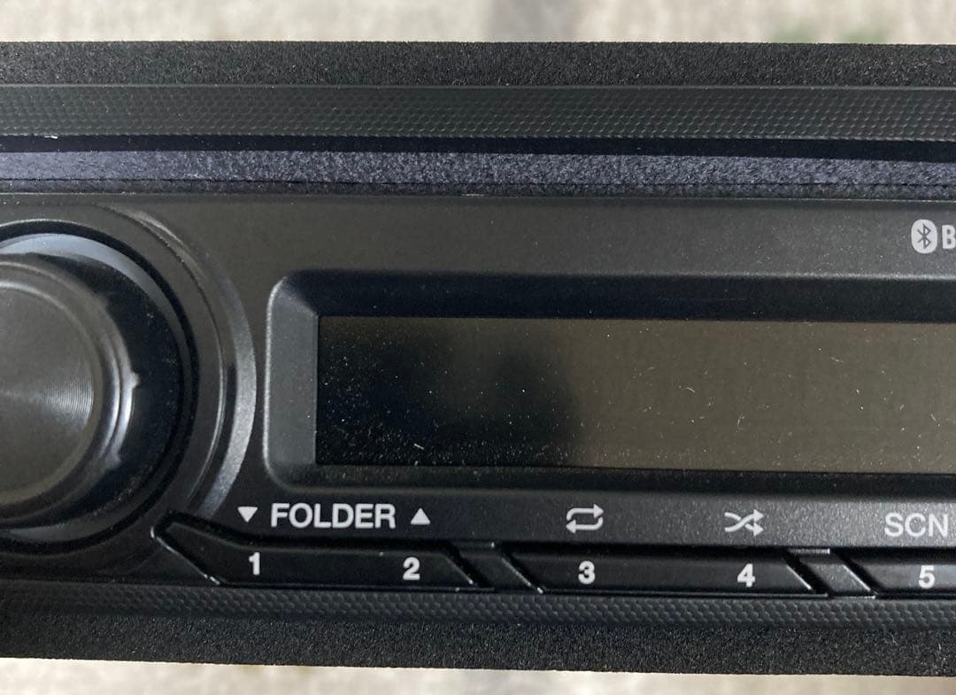 カーオーディオ　CDデッキ　　Bluetooth （24V)