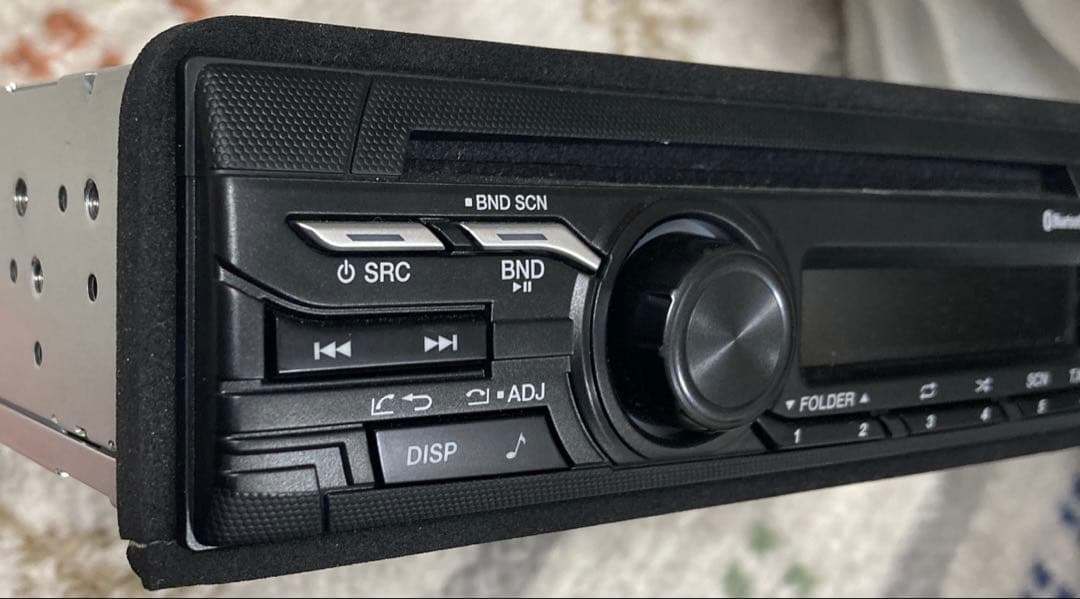 カーオーディオ　CDデッキ　　Bluetooth （24V)