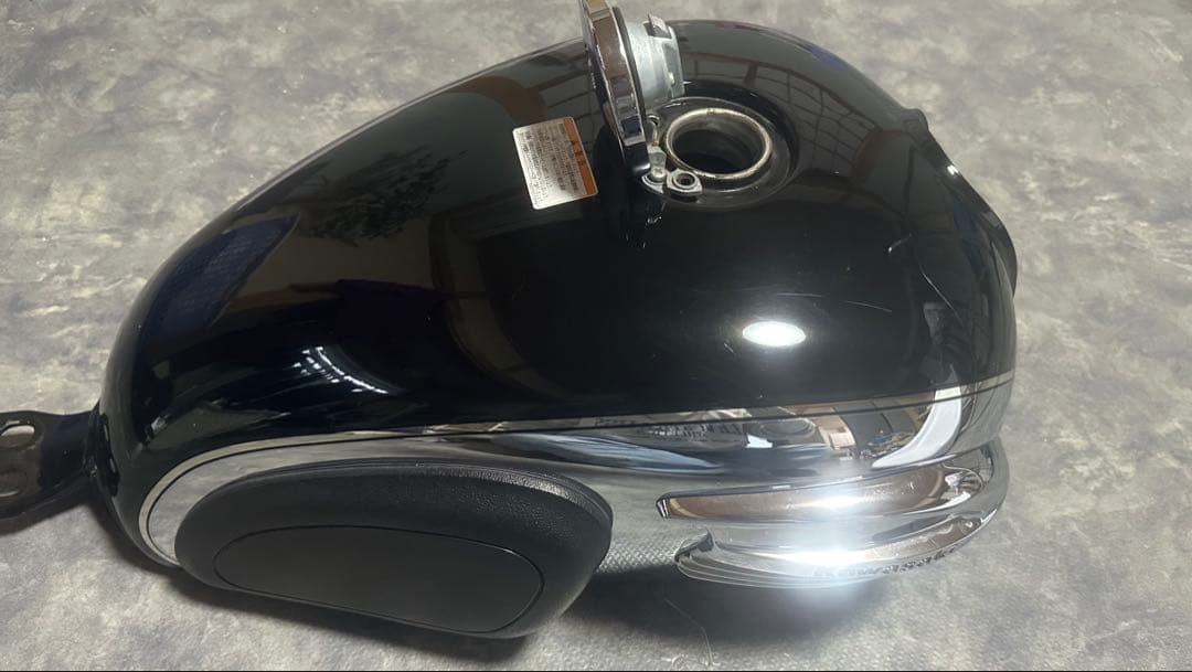 w650 純正タンク