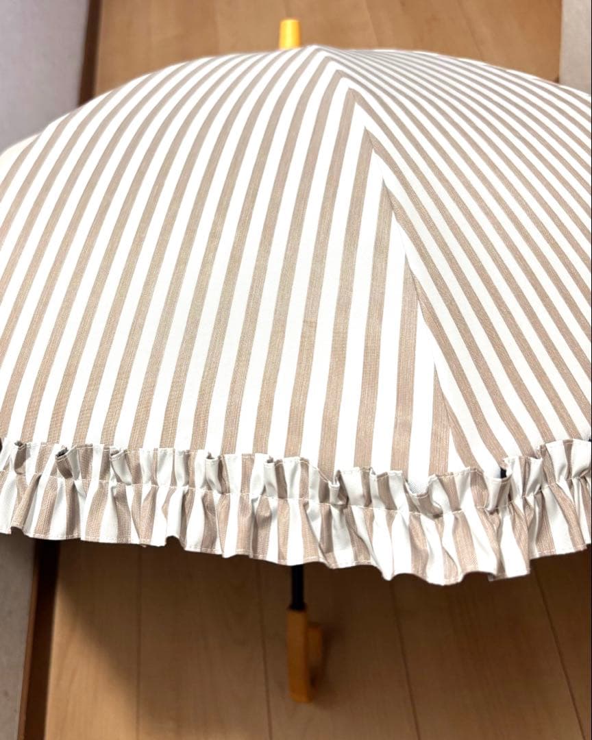 サンバリア100 折りたたみ 日傘 2段折 フリル ストライプ ベージュ
