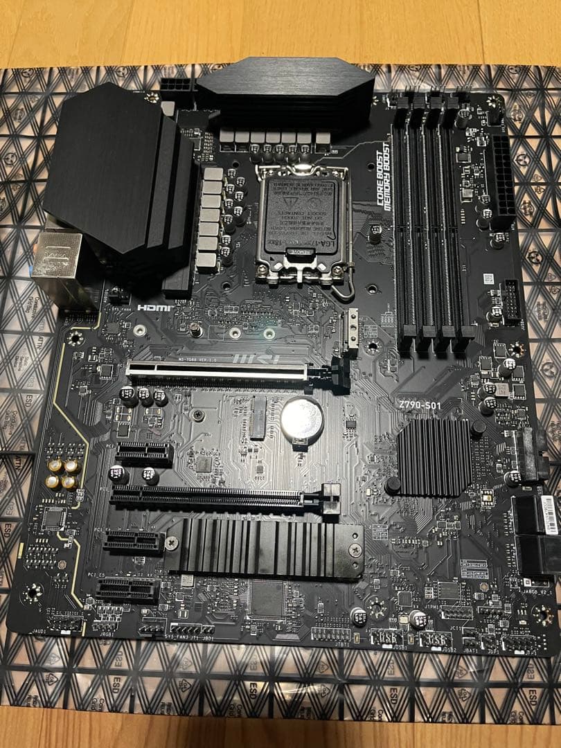 Core i9-13900KF、マザボ、LED水冷クーラー、メモリ