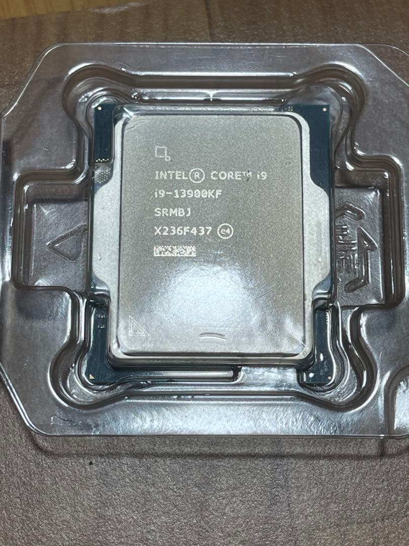 Core i9-13900KF、マザボ、LED水冷クーラー、メモリ