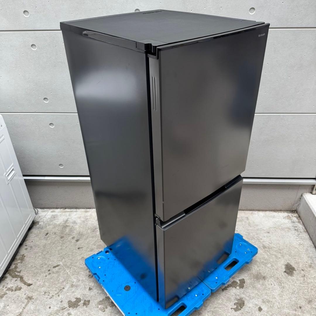 246⭐️2025年製美品★シャープ　冷蔵庫　右、左開き　一人暮らし　自動霜取り