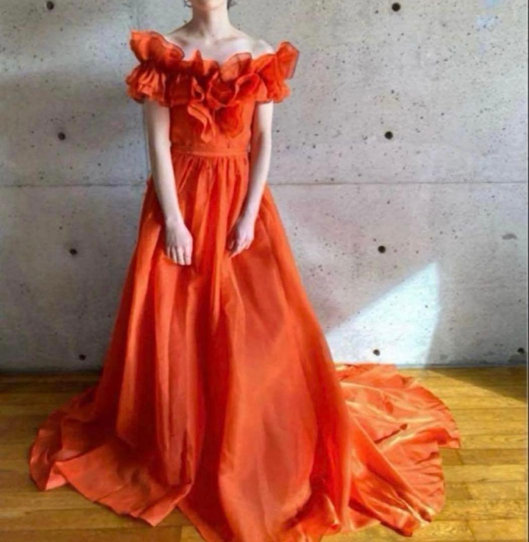 オレンジ フリル付きオフショルダードレス