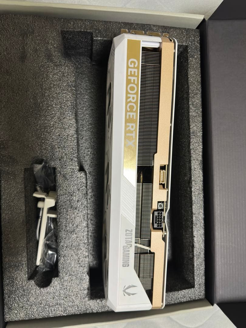 グラフィックボード・グラボ・ビデオカード ZOTAC RTX 5080 SOLID OC White edition