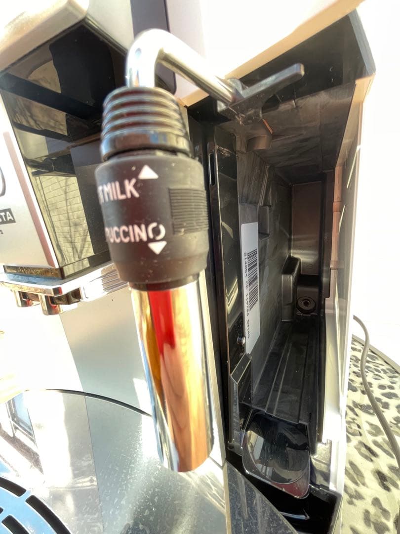 デロンギ 全自動エスプレッソマシン1回のみ使用でカートリッジ2個付き