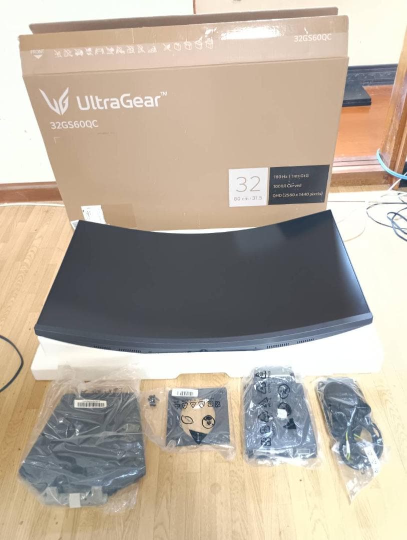 LG UltraGear 32G560QC モニター 31.5インチ