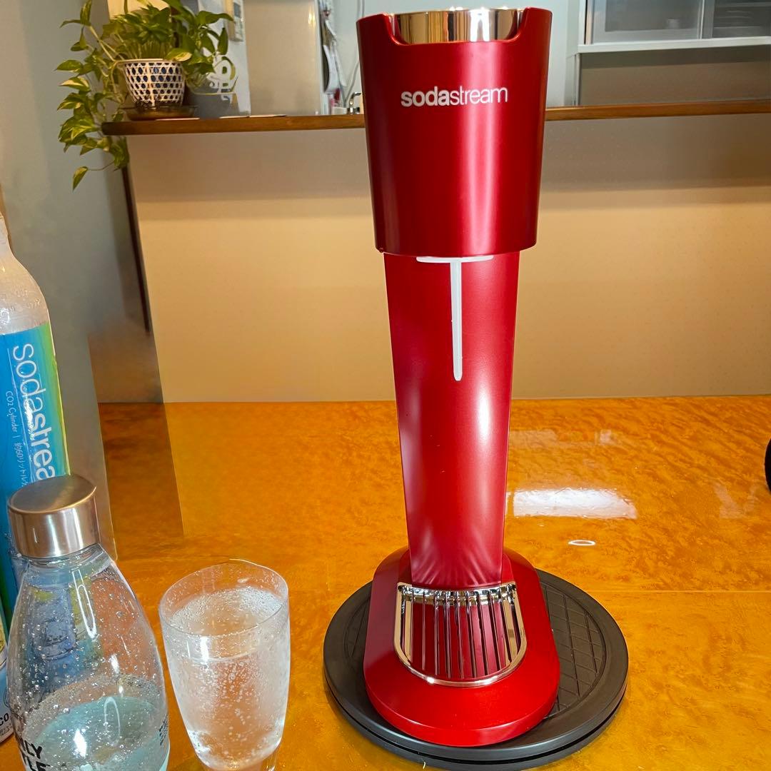 ソーダストリーム　ジェネシス(R ) 満タンガスシリンダー2本、専用ボトル付き