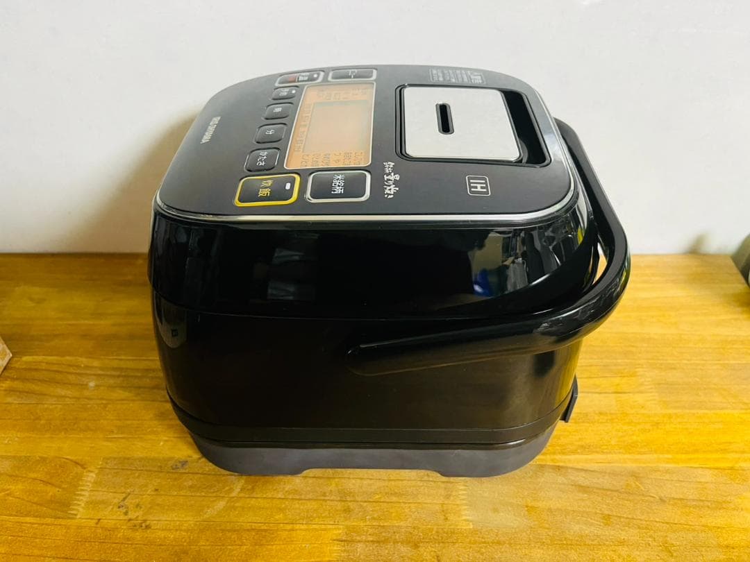 未使用品 アイリスオーヤマ3合 米屋の旨み IHジャー炊飯器 RC-IA31-B