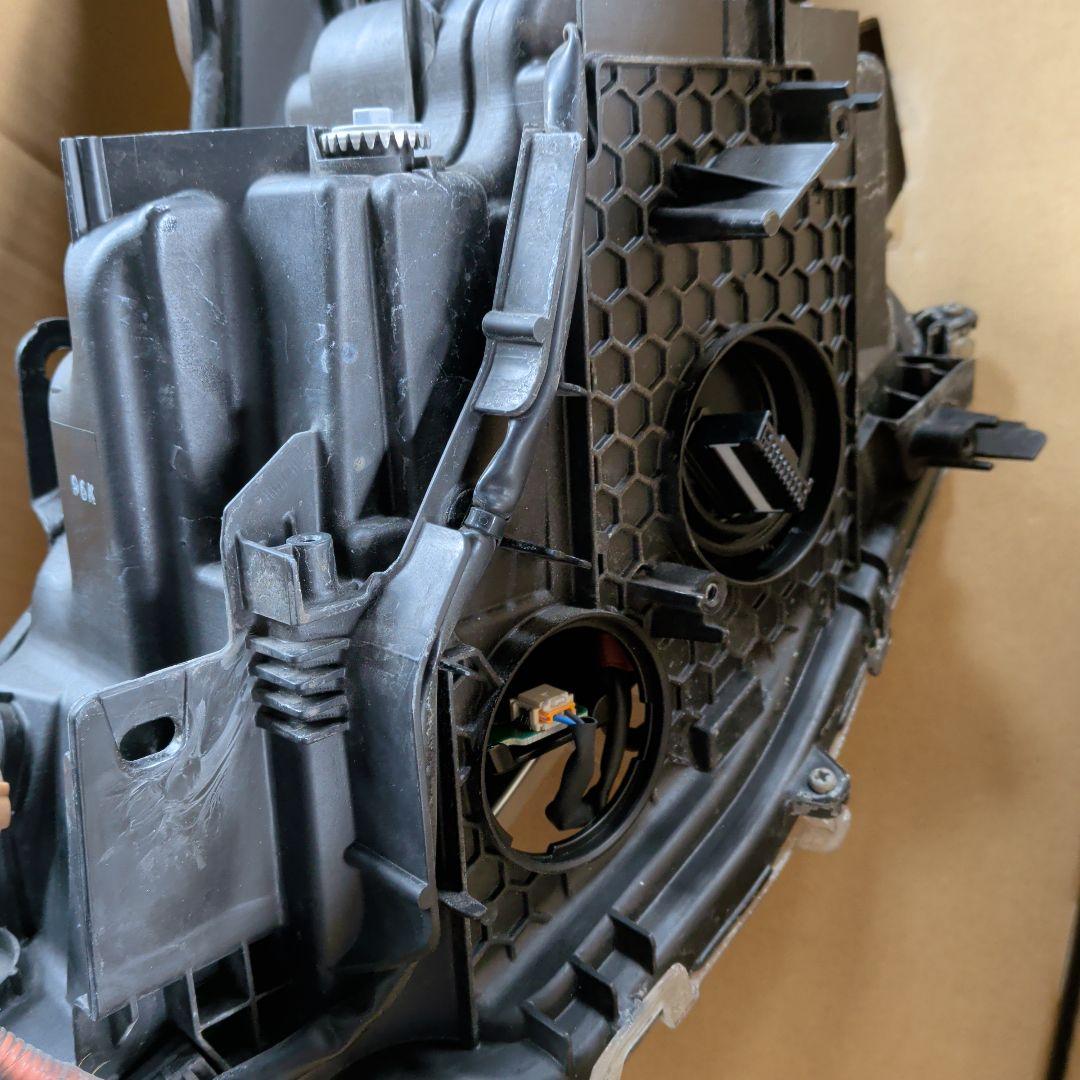 50プリウス右ヘッドライト