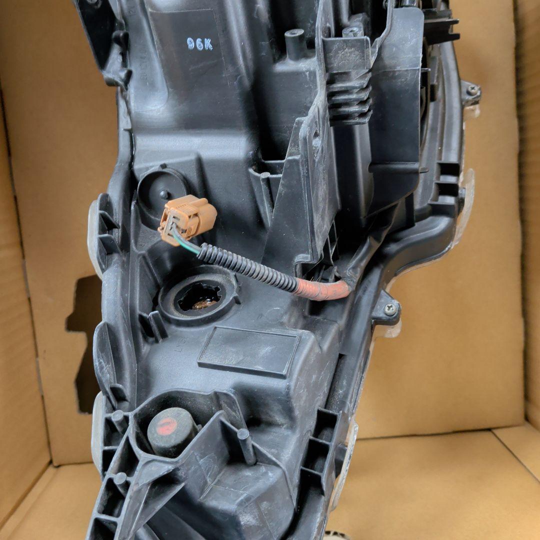 50プリウス右ヘッドライト