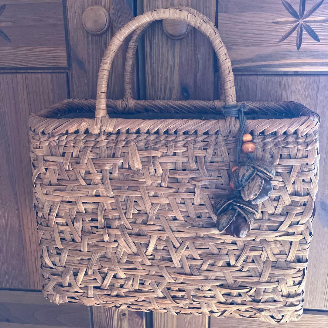 ⭐️専用です⭐️山葡萄カゴバッグ【くるみチャーム付き】
