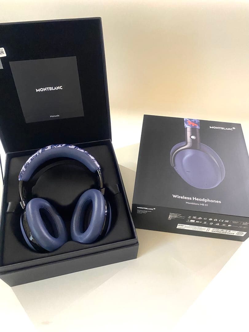 ◎ モンブラン MB 01 ヘッドフォン X MAISON KITSUNÉ
