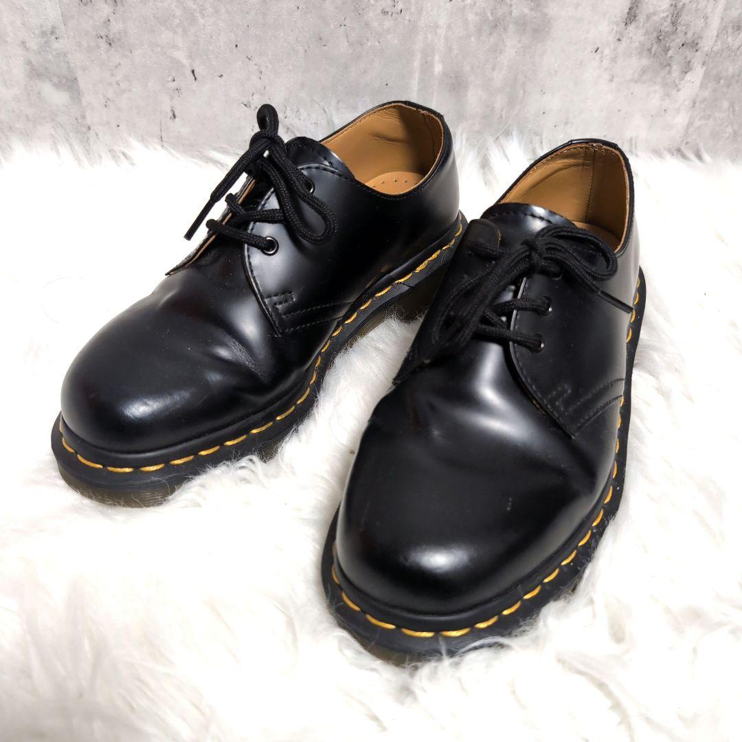 Dr. Martens 3ホール UK4