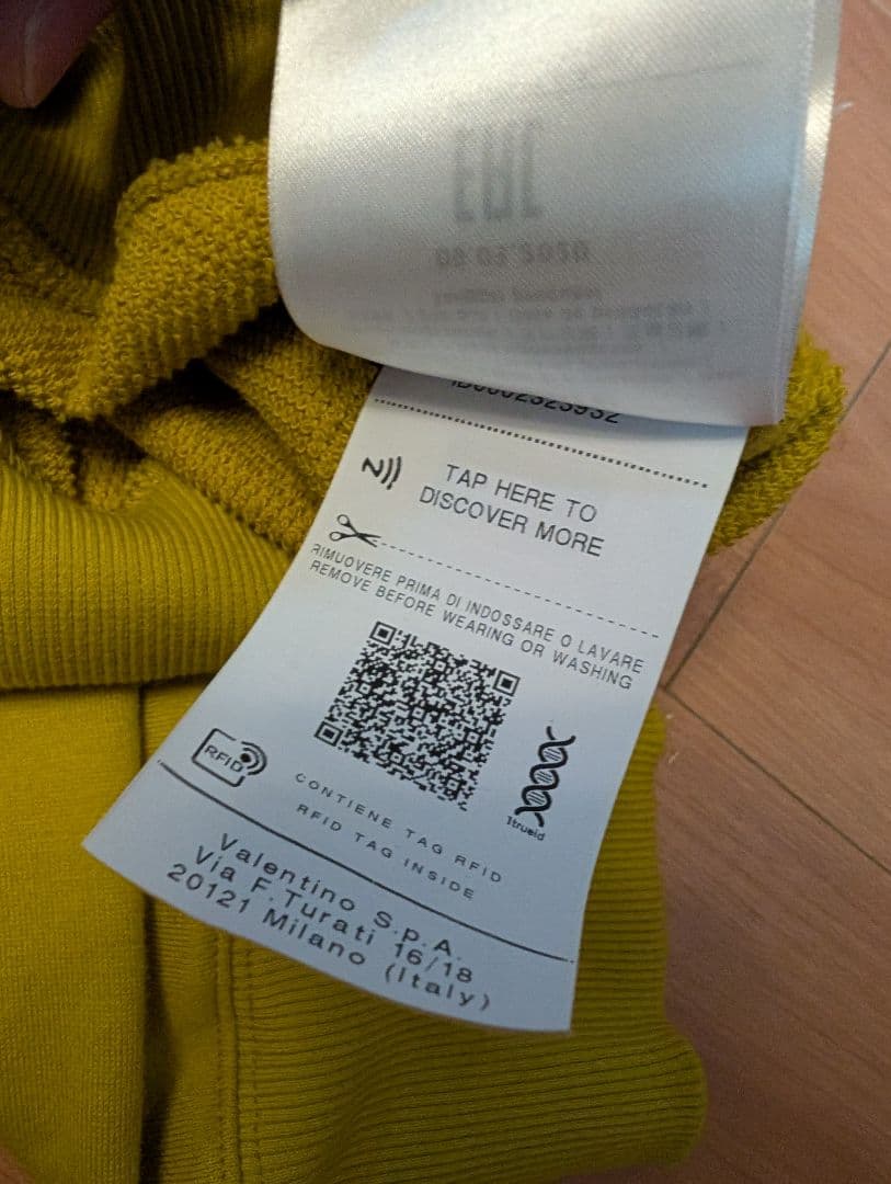 美品 VALENTINO クロップドパーカー イタリア製