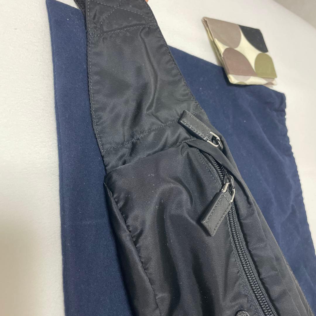 プラダ　ボディバッグ