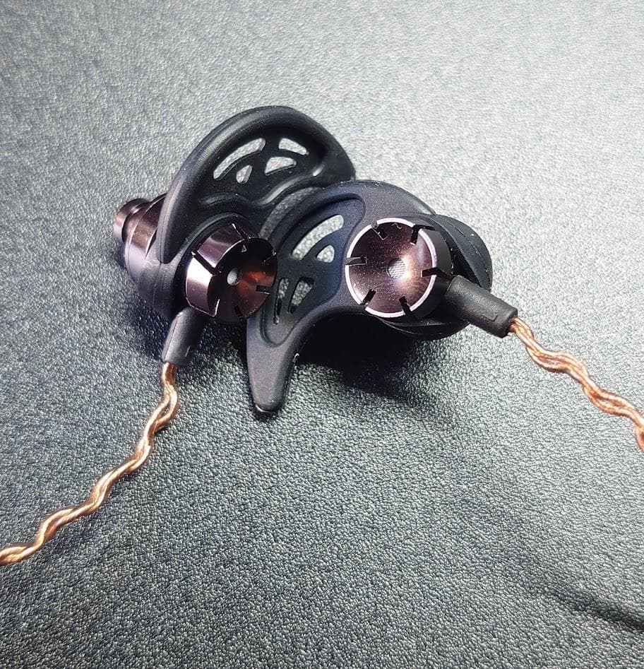 ゲーミングイヤホン_エイジング済