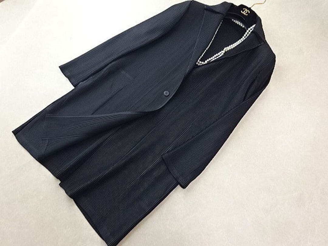 イッセイミヤケ　ロングジャケット　ブラック　プリーツ