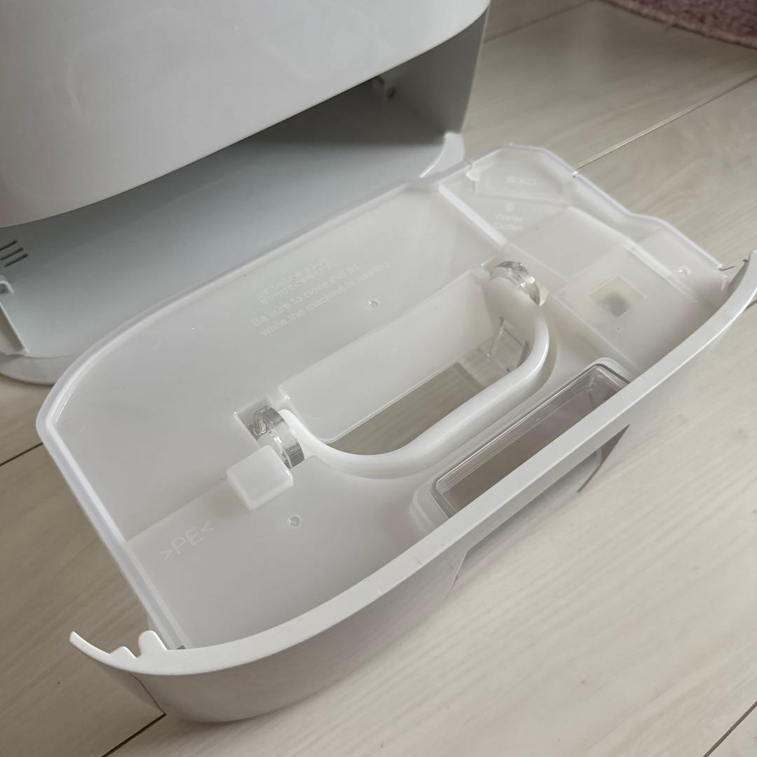 美品　Panasonic ホワイト 除湿機　F-YZR60