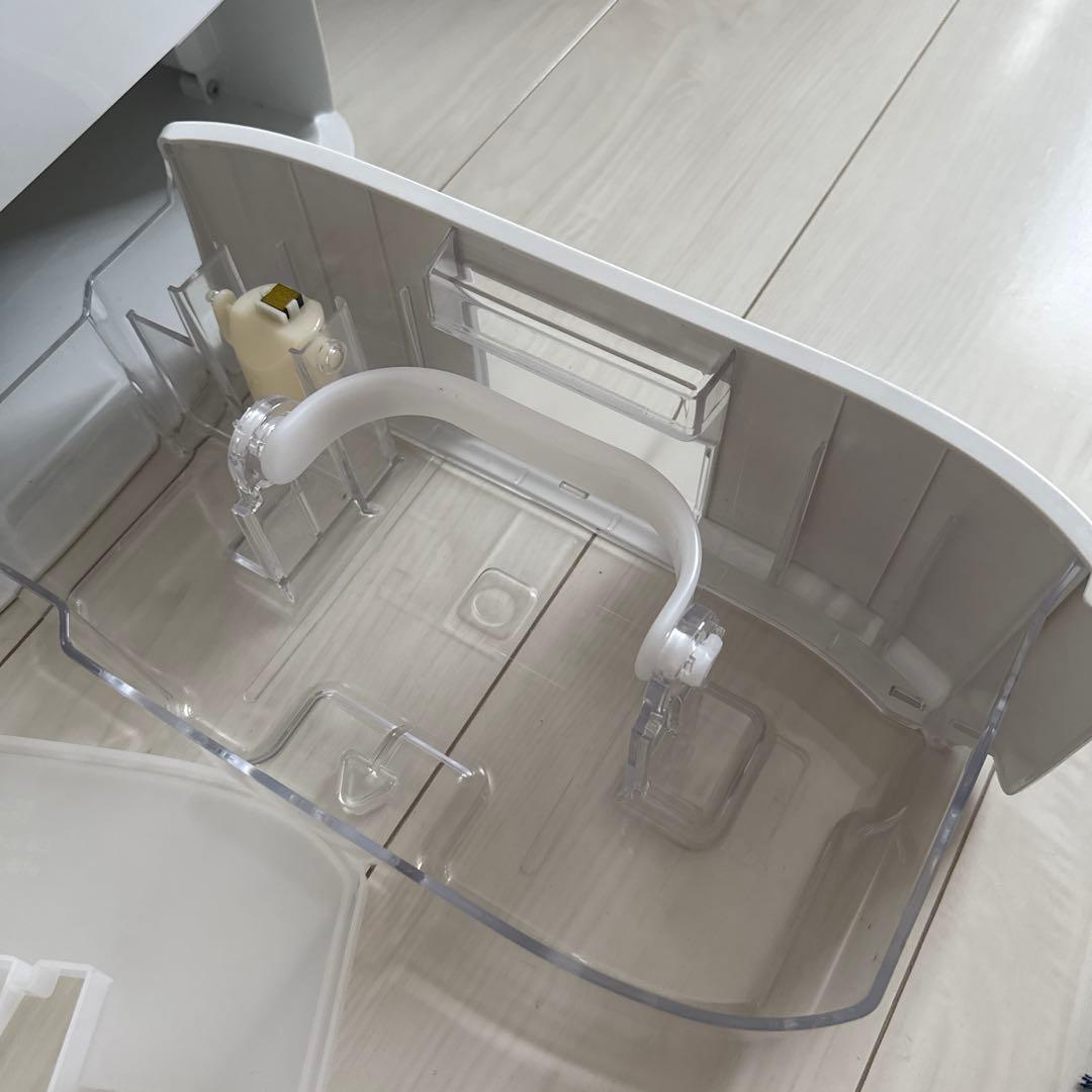 美品　Panasonic ホワイト 除湿機　F-YZR60