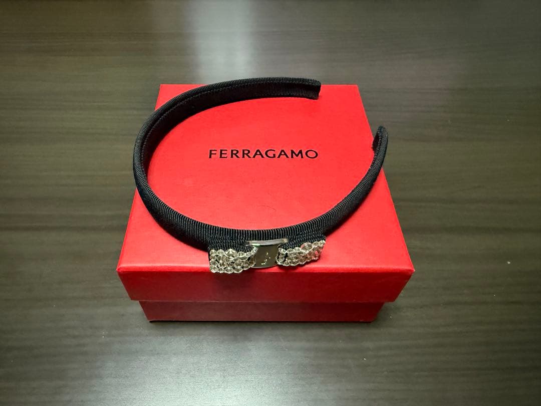 Salvatore Ferragamoヴァラ リボン ラインストーンカチューシャ