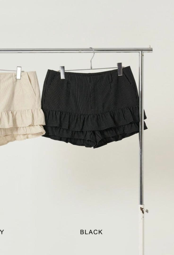 ピンストライプ☆ティアードショートパンツ　ブラック
