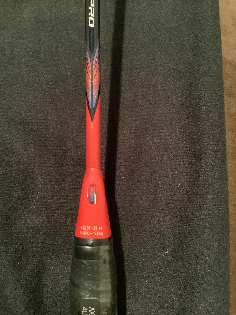 お得！新品未使用！ヨネックス　アストロクス77プロ 4UG5 ガット　グリップ付