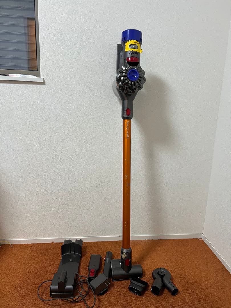 動作確認済み Dyson　V8 fluffy+　サイクロンクリーナー 掃除機