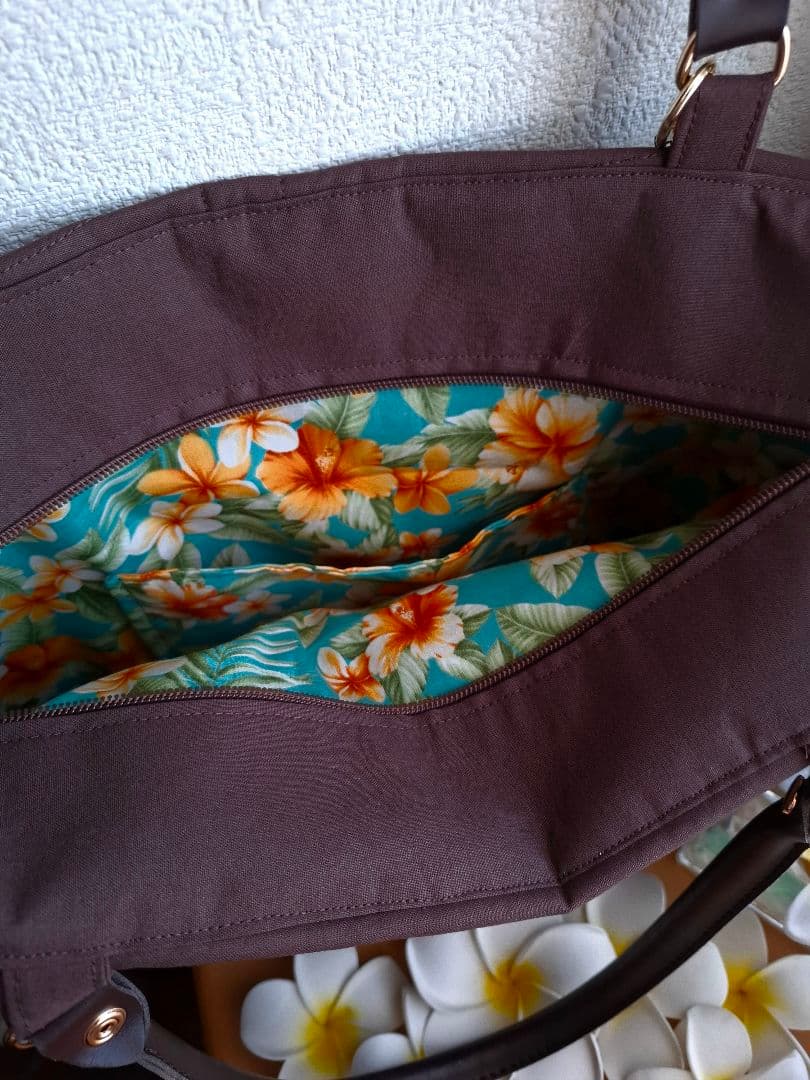 ハワイアンキルト バッグ　2WAY　ファスナー付　革タグチャーム付　ワーゲンバス
