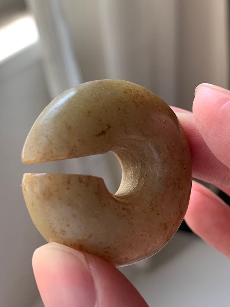 紅山文化　中国勾玉　紀元前3000年　出土　和田玉　翡翠勾玉　石器　土器　根付