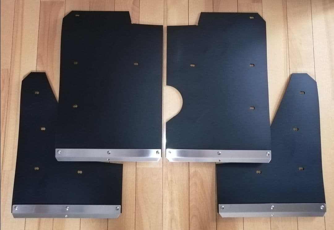 三菱　デリカD5 アーバンギア　マッドフラップ　マッドガード