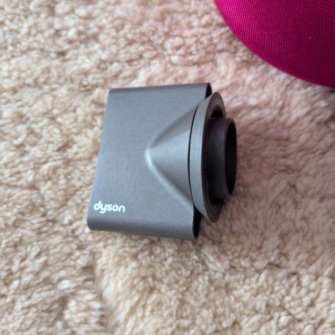 【値下げ】dysonピンク ヘアドライヤー 専用ケース付き