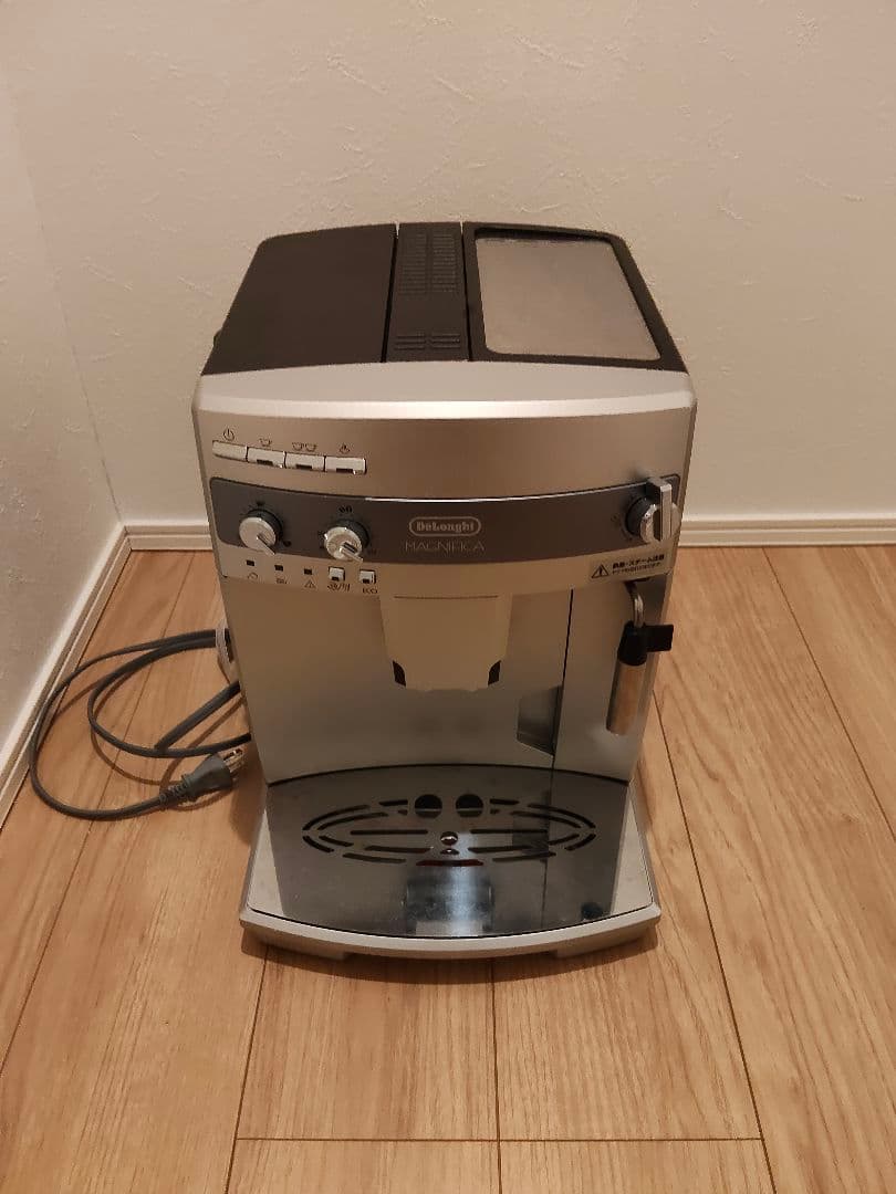 デロンギ　マグニフィカ全自動エスプレッソマシン　ESAM03110