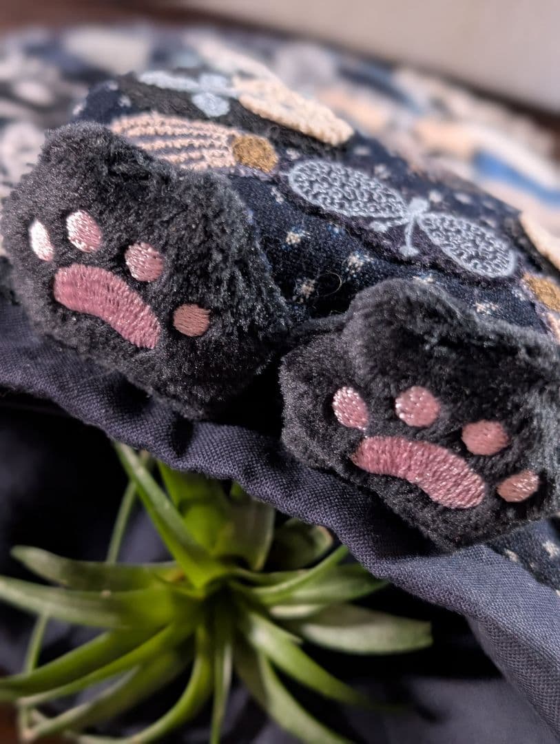 狙われて嬉しい・仔猫ポットコジー《雪ん子・ゆきちゃん》古布　藍染　ミナペルホネン