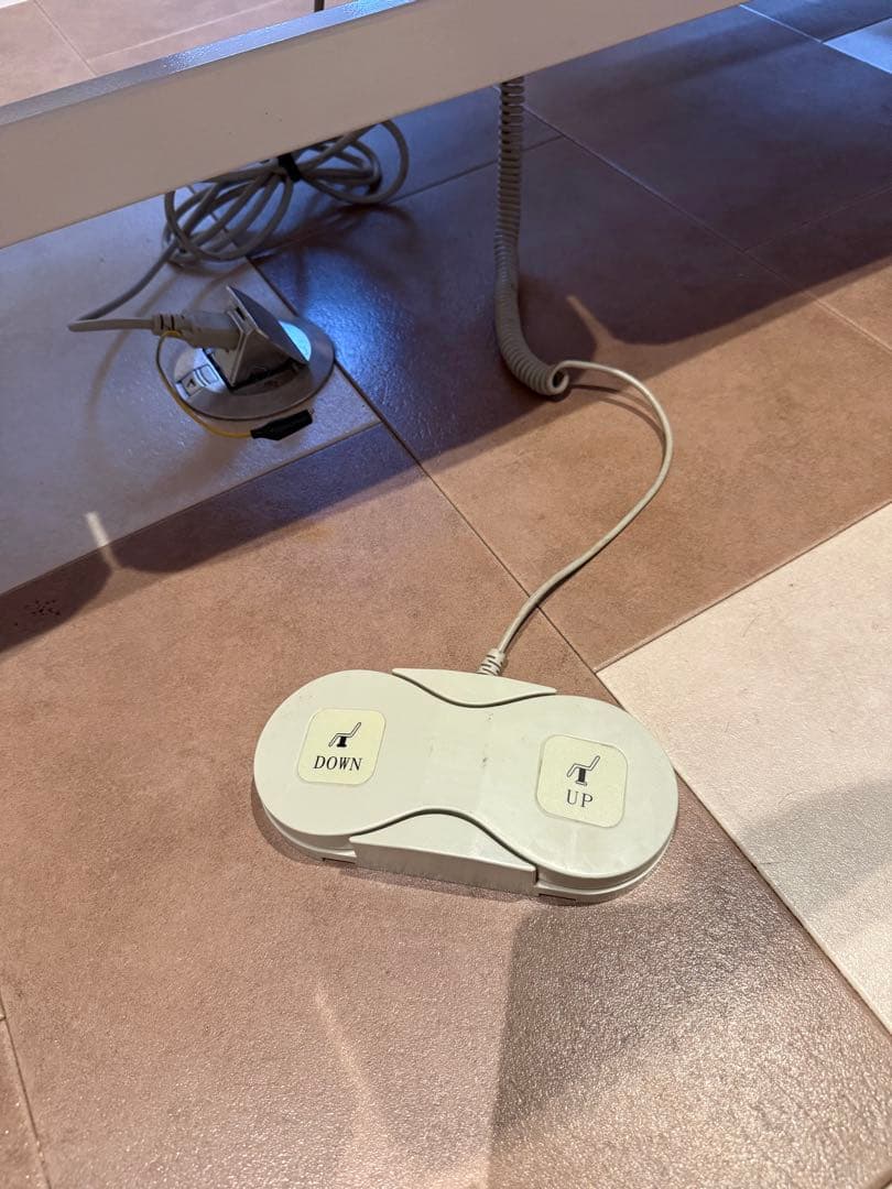 電動エステベッド 有孔　 整体　マッサージ