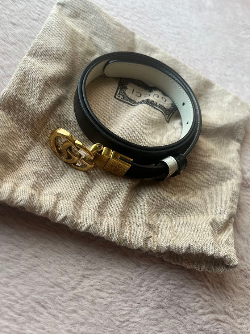 Gucci ダブルGリバーシブル スリムベルト ブラック×ホワイト 85/34