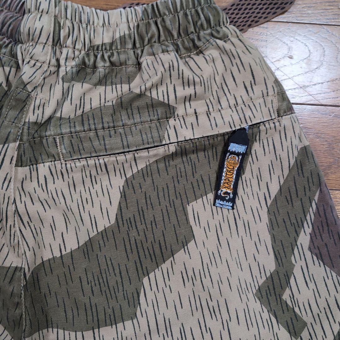 迷彩柄ワイドパンツ