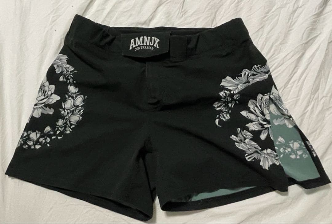 AMNJX ブラック 花柄 ファイトショーツM