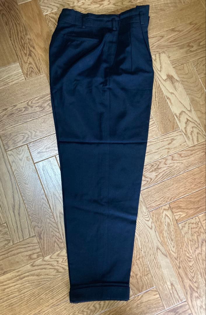 コムデギャルソンのブラックテーパードスラックス バックポケット付き