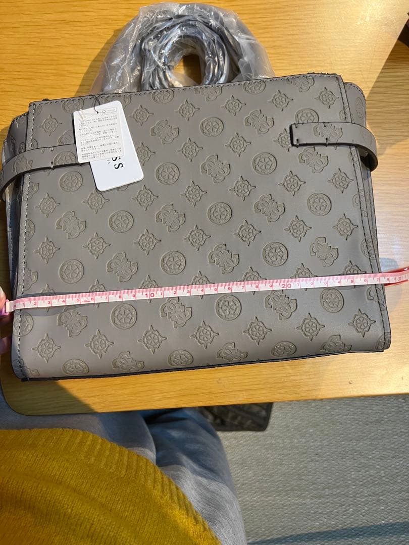 GUESS グレー ショルダーバッグと財布セット