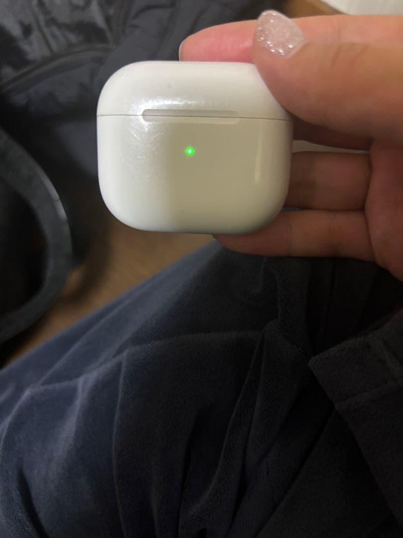 ホワイト ワイヤレスイヤフォン　即購入可能