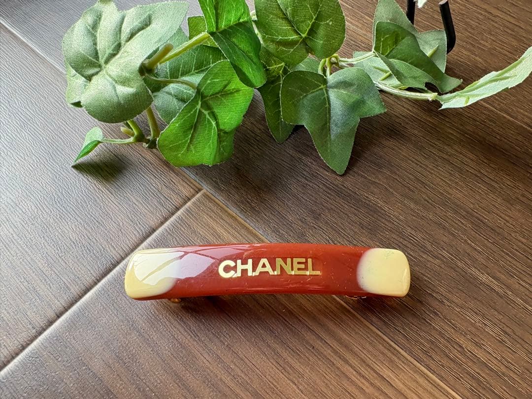 CHANEL シャネル　ロゴ入り　髪留め　バレッタ