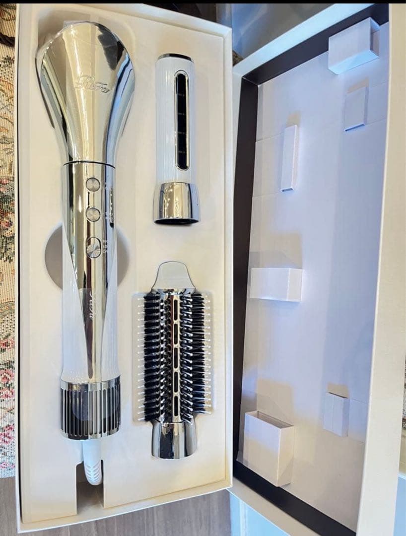 【新品】ヘアドライヤー　リファリセッター