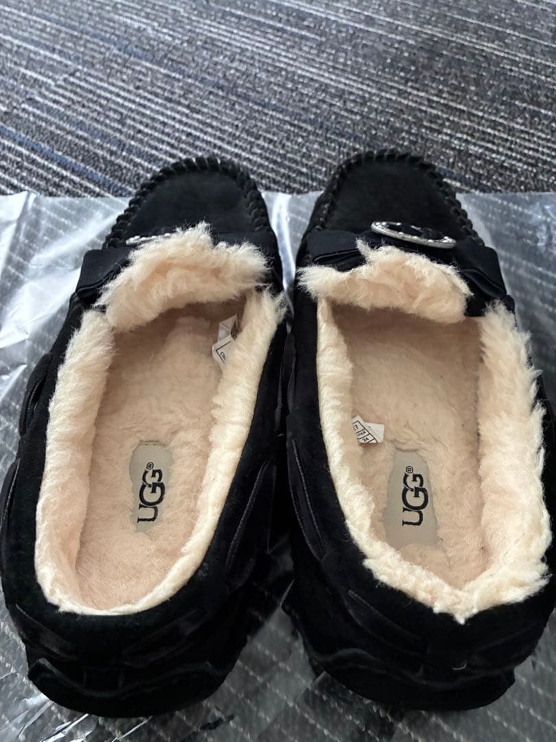 UGG ダコタ ブラック モカシン