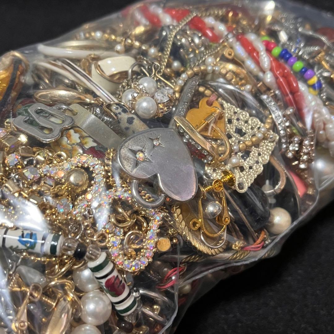 イミテーションアクセサリー まとめ売り 2kg超 ネックレス リング ブローチ等