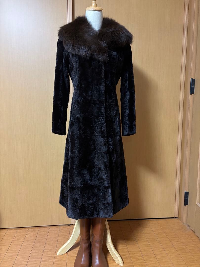 ダークブラウン ファー付きロングコート　EMBA