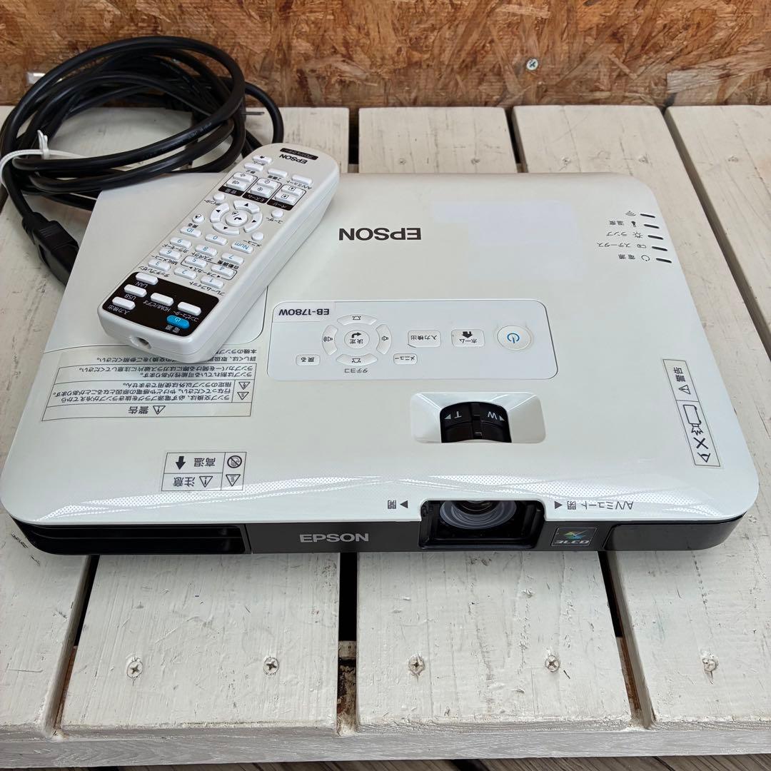 0688 EPSON プロジェクター　EB-1780W ランプ点灯時間1787H