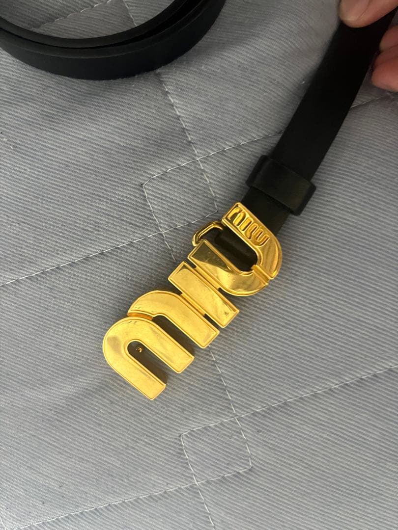 miu miuレザーベルト 黒ゴールドバックル